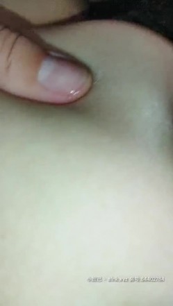 年轻人的群P盛宴，三个小骚逼撅着屁股在床上被玩，口交大鸡巴各种轮草抽插,AV情节严重，尖叫呻吟不止刺激 截图3