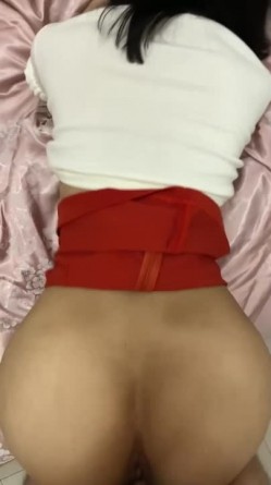 绿帽癖老公找单男艹爱妻 模特身材极品娇妻『短裙无内』淫妻福利 ，主动张开黑丝M腿 满嘴淫语呻吟不断！ 截图7