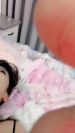 【新人试新货】让人垂涎三尺的极品御姐顶级魅魔太他妈骚了拉了闺蜜下海俩人轮流操到喷水掐脖子扇耳光脚踩脸 截图12