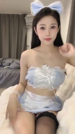 最新下海的大美女，人美，气质高~尤物~【小玉】这奶子无解了，太好看了，哪个男人看了不想摸两把 截图1