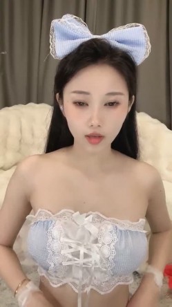 最新下海的大美女，人美，气质高~尤物~【小玉】这奶子无解了，太好看了，哪个男人看了不想摸两把 截图6