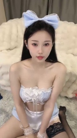 最新下海的大美女，人美，气质高~尤物~【小玉】这奶子无解了，太好看了，哪个男人看了不想摸两把 截图8