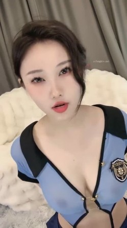最新下海的大美女，人美，气质高~尤物~【小玉】这奶子无解了，太好看了，哪个男人看了不想摸两把 截图16