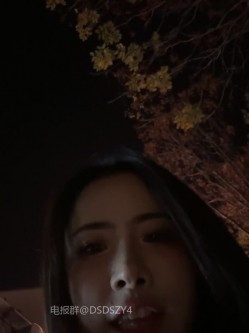 ️户外主播【qingqing-ss】高颜值长腿丝袜、公园、网吧大胆裸露自慰 截图9