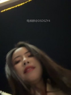️户外主播【qingqing-ss】高颜值长腿丝袜、公园、网吧大胆裸露自慰 截图12
