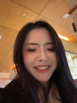 ️户外主播【qingqing-ss】高颜值长腿丝袜、公园、网吧大胆裸露自慰 截图13