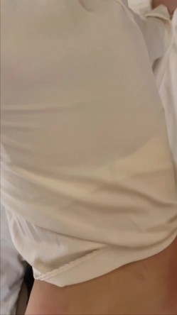 泄密流出某大神玩弄两个云南哈尼族黎族小姐姐SM捆绑飘窗对着大街啪啪舔脚吞精敷面膜 截图4