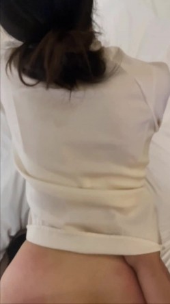 泄密流出某大神玩弄两个云南哈尼族黎族小姐姐SM捆绑飘窗对着大街啪啪舔脚吞精敷面膜 截图6