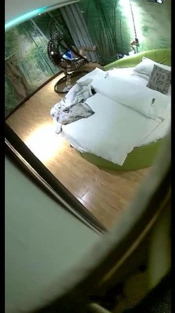 酒店摄像头破解 少妇开了一个情趣房 相好放她鸽子不来了 一个人是又摸又抠的忙的不亦乐乎 截图8