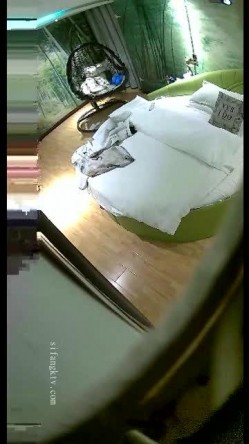 酒店摄像头破解 少妇开了一个情趣房 相好放她鸽子不来了 一个人是又摸又抠的忙的不亦乐乎 截图9