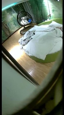 酒店摄像头破解 少妇开了一个情趣房 相好放她鸽子不来了 一个人是又摸又抠的忙的不亦乐乎 截图10