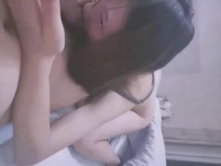 高颜值清纯小女友吃鸡啪啪 好了 别拍了 烦死了 边看口交片边吃鸡 要好好练习口技 撒娇卖萌 两个小奶子也跟着晃荡超诱人 截图8