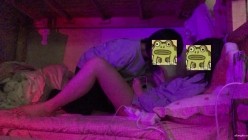 云盘高质泄密！青春学生百合情侣各种日常淫乱自拍，假小子除了没有老二其它完全男性化，啪啪手法娴熟 截图9