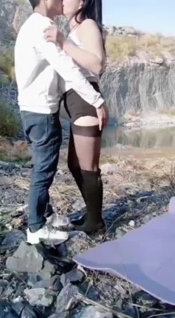 快手骚逼熟女【慧慧】性欲旺盛，户外野战，口活干炮一条龙，掰逼放尿，喜欢舔阿姨骚穴不可错过 截图2