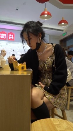 【CD回顾】私房YH0系列 每个系列都是精品第四季 顶级无内！被内射完美女！13流出白色精液！ 截图3