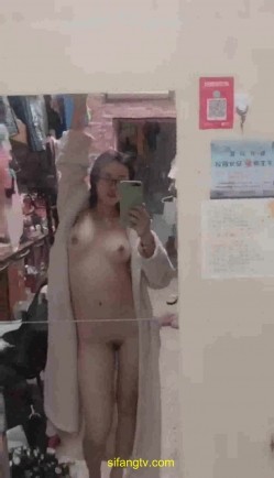 曾经火爆全网的私圈土豪定制高颜值大二露脸美女吴x晶学校宿舍紫薇露出 截图12