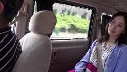 DANDY-680 父親がいない間に何度もセックスしたがる性欲が強すぎる義母は絶倫息子の生挿入も拒まない 截图1