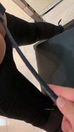 真枪实弹折磨女奴！推特重度虐女金主【迈克大师】饲养多位性奴开发私拍，操够了各种花样 截图7
