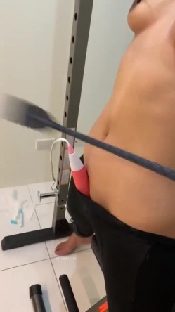 真枪实弹折磨女奴！推特重度虐女金主【迈克大师】饲养多位性奴开发私拍，操够了各种花样 截图8