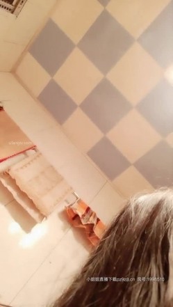 【重磅福利】最近很火的高颜值女主播小姐姐-自慰喷潮秀逼洗澡诱惑的让你欲罢不能 5V 截图15