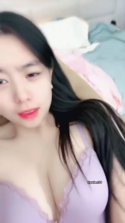 尤物推荐【芝芝】完美身材超性感 超强尺度裸舞跳蛋自慰喷水大屌抽插 上帝视角超级爽 截图2