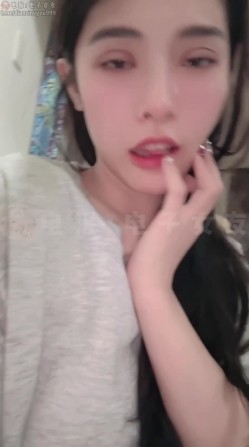 神似杨幂！高颜值露脸台湾反差巨乳女神「波衣Boi」最新订阅，S型窈窕性感身材，联动知名男网黄 截图2