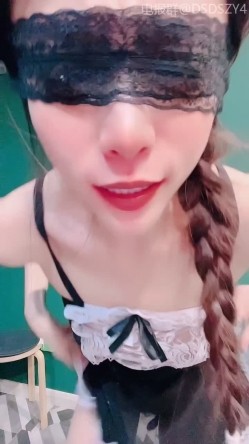️骚浪母狗【妮妮老师】熟妇情趣网袜塞跳蛋裸舞口爆大力猛操 截图3