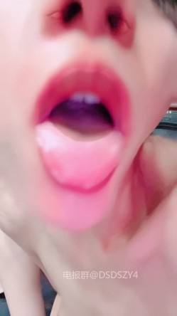 ️骚浪母狗【妮妮老师】熟妇情趣网袜塞跳蛋裸舞口爆大力猛操 截图10