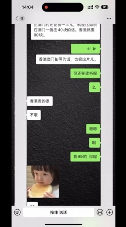 推特大神【曹长卿】7月最新约操，穿油光丝袜的御姐模特，给自己足交，各种姿势操爽 微胖学生妹，娇喘不断 截图1