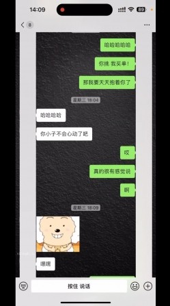 推特大神【曹长卿】7月最新约操，穿油光丝袜的御姐模特，给自己足交，各种姿势操爽 微胖学生妹，娇喘不断 截图12