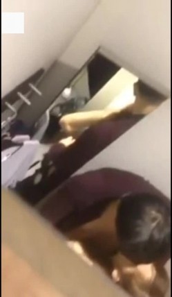 真实商场试衣间偷拍 某领导和情人竟在试衣间里搞起来了 外面很多人在讲话 露脸 截图7