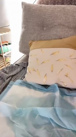 极品尤物网红御姐！居家道具自慰操逼！振动棒磨蹭阴蒂，炮友趁机插入，爽的淫水直流好骚 截图16
