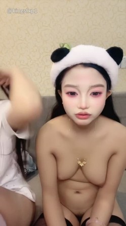 嫩妹【菲菲每天都饿】少女之心 携闺蜜一起 全裸自慰秀 极品身材大奶嫩穴 高能无尿点 截图8