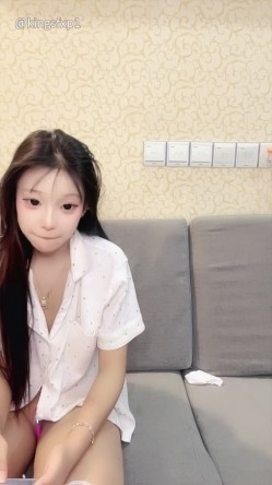 嫩妹【菲菲每天都饿】少女之心 携闺蜜一起 全裸自慰秀 极品身材大奶嫩穴 高能无尿点 截图10