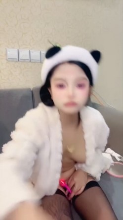 嫩妹【菲菲每天都饿】少女之心 携闺蜜一起 全裸自慰秀 极品身材大奶嫩穴 高能无尿点 截图13