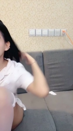 嫩妹【菲菲每天都饿】少女之心 携闺蜜一起 全裸自慰秀 极品身材大奶嫩穴 高能无尿点 截图14