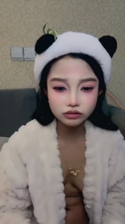 嫩妹【菲菲每天都饿】少女之心 携闺蜜一起 全裸自慰秀 极品身材大奶嫩穴 高能无尿点 截图15