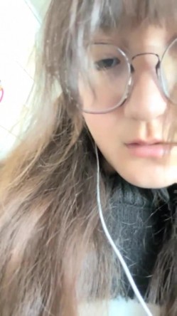 核弹！极品反差婊~【是个骚母狗】10个眼镜9个骚~一脸贱样，不知道谁调教的 截图6
