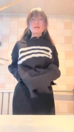 核弹！极品反差婊~【是个骚母狗】10个眼镜9个骚~一脸贱样，不知道谁调教的 截图8