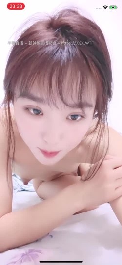 重磅推荐！女神下海！怎么看都好看的清纯女神下海啊！这么漂亮的妹子，被个猥琐大叔给狠狠地插，狂抓枕头，一切都为了钱 截图6