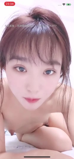 重磅推荐！女神下海！怎么看都好看的清纯女神下海啊！这么漂亮的妹子，被个猥琐大叔给狠狠地插，狂抓枕头，一切都为了钱 截图10