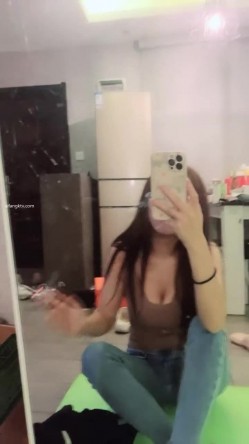 18岁姐妹直播首播下海！榜一双姐妹~双乳交叠掰穴! 截图16
