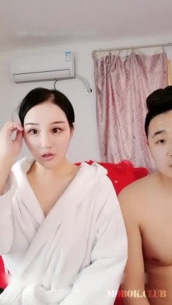 风骚居家夫妻婚房内啪啪,被狼友发现有点像自己小姨子,无巧不成书 截图13