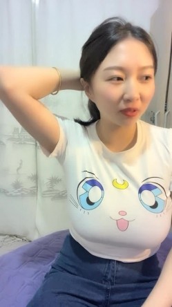 《稀缺资源重磅》猎奇圈内部分享热门视频极品大奶子哺乳期的奶妈疯狂露出自摸挑逗赚奶粉钱 截图13