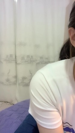 《稀缺资源重磅》猎奇圈内部分享热门视频极品大奶子哺乳期的奶妈疯狂露出自摸挑逗赚奶粉钱 截图14