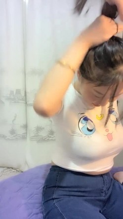《稀缺资源重磅》猎奇圈内部分享热门视频极品大奶子哺乳期的奶妈疯狂露出自摸挑逗赚奶粉钱 截图15
