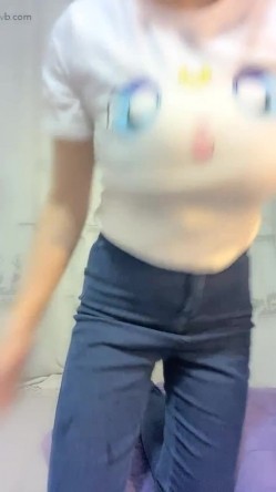 《稀缺资源重磅》猎奇圈内部分享热门视频极品大奶子哺乳期的奶妈疯狂露出自摸挑逗赚奶粉钱 截图16