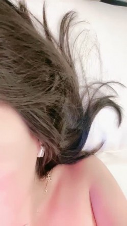 【强烈推荐 ️一饱眼福】人气高颜女神『奶球』携保时捷车模闺蜜下海捞金 两姐妹天天轮番被干 无套内射 全裸出镜 截图15