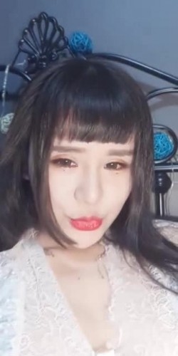 很久没播骚气女主播全裸戴着项圈在肚子上写骚母狗 床上自摸道具自慰及其淫荡很是诱惑不要错过 截图2