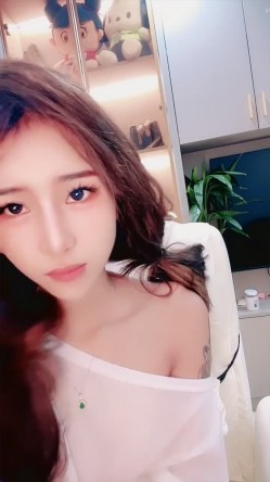 这么漂亮的女神都下海了【瑶瑶想吃糖】女神级小姐姐销魂自慰脸穴同框 截图6